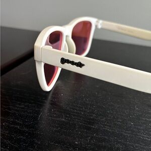 Goodr Au Revoir, Gopher Sunglasses with Pink Mirror Lenses